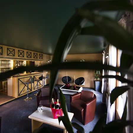 Hotel Pavillon Des Gatines Plaisir