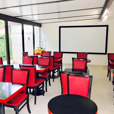 호텔 Pavillon Des Gatines 3*